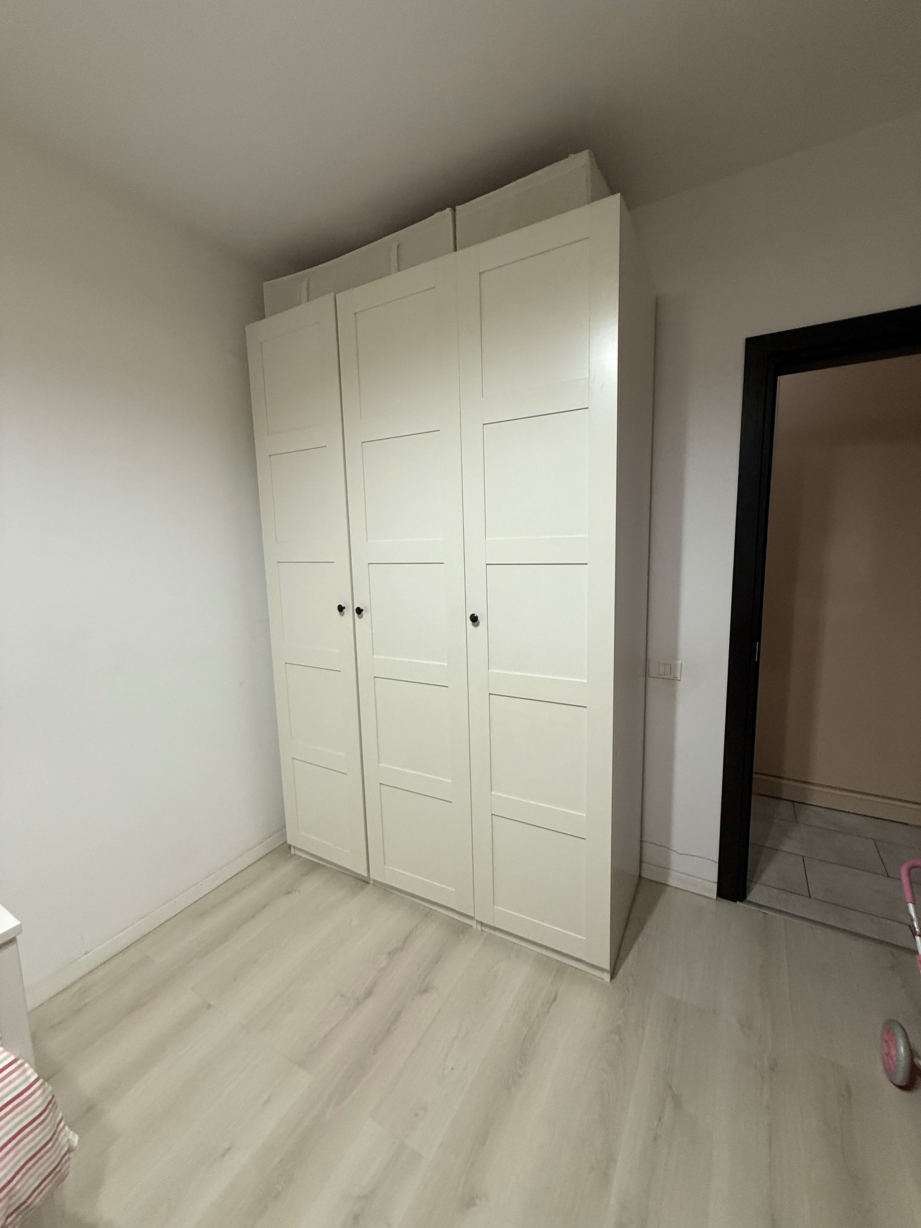 Dulap alb /dimensiune 150x60x236 cm