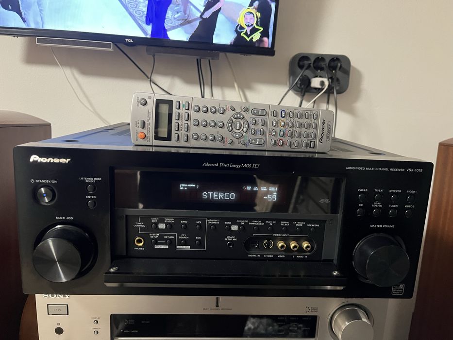 Receiver imens Pioneer VSX-1015 150W pe canal la 8 Ohni