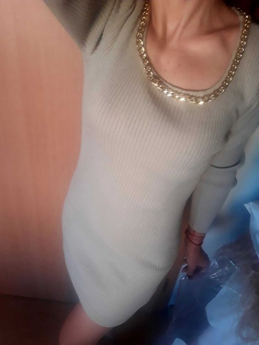 Рокля вълнен рипс със златиста декорация