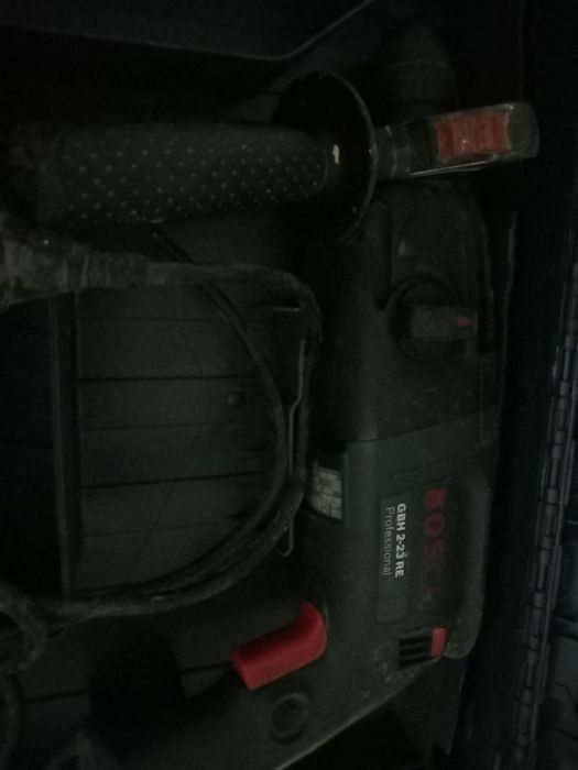 Vand bormasina boschGBH 2-23 RE m ai multe detalii la tel