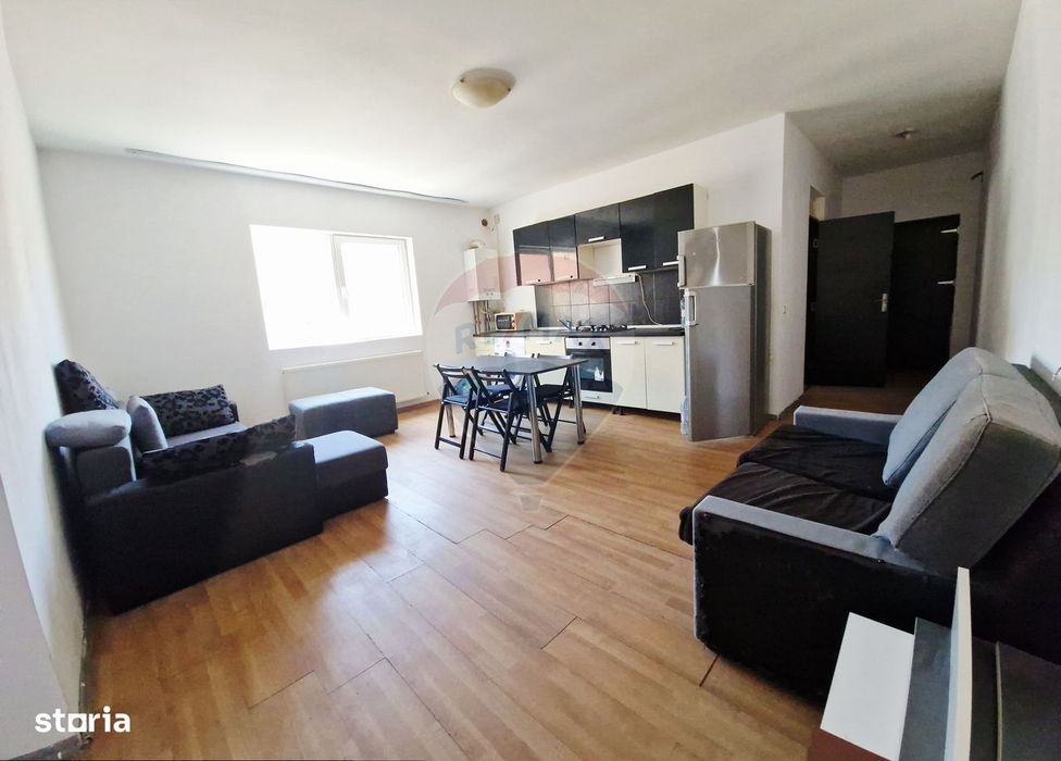 Apartament cu 3 camere, curte și loc de parcare zona Alfa