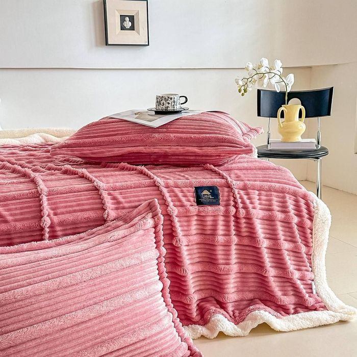 Set patura cu blana + 2 fete de perna