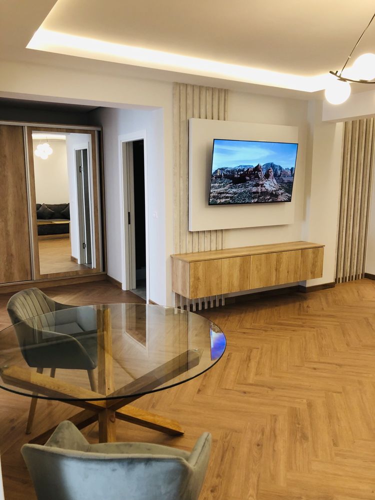 VAND  apartament 3 camere, bloc nou, sau INCHIRIEZ pe termen lung,