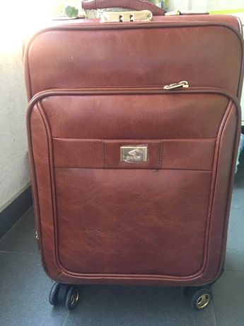 Куфар за пътуване размер м