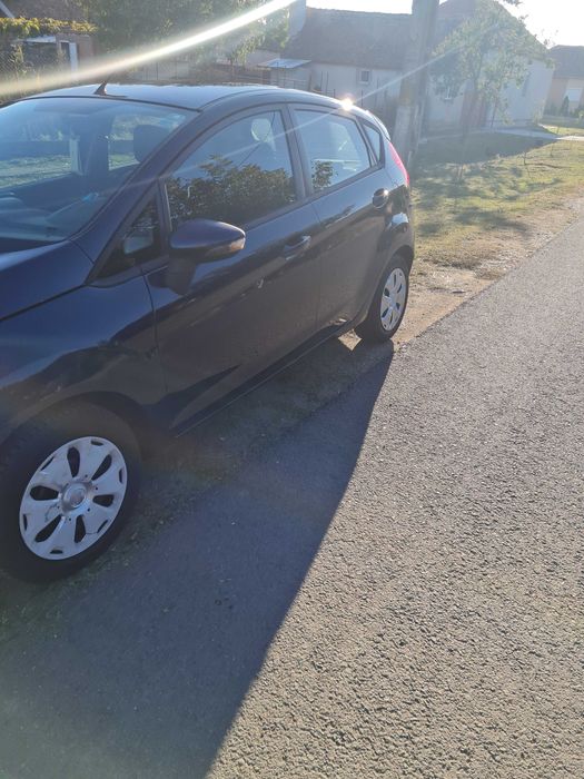 Vând Ford Fiesta 1.25 benzină - An 2012 - Euro 5