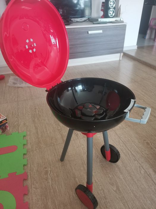 Щанд магазин с везна и барбекю