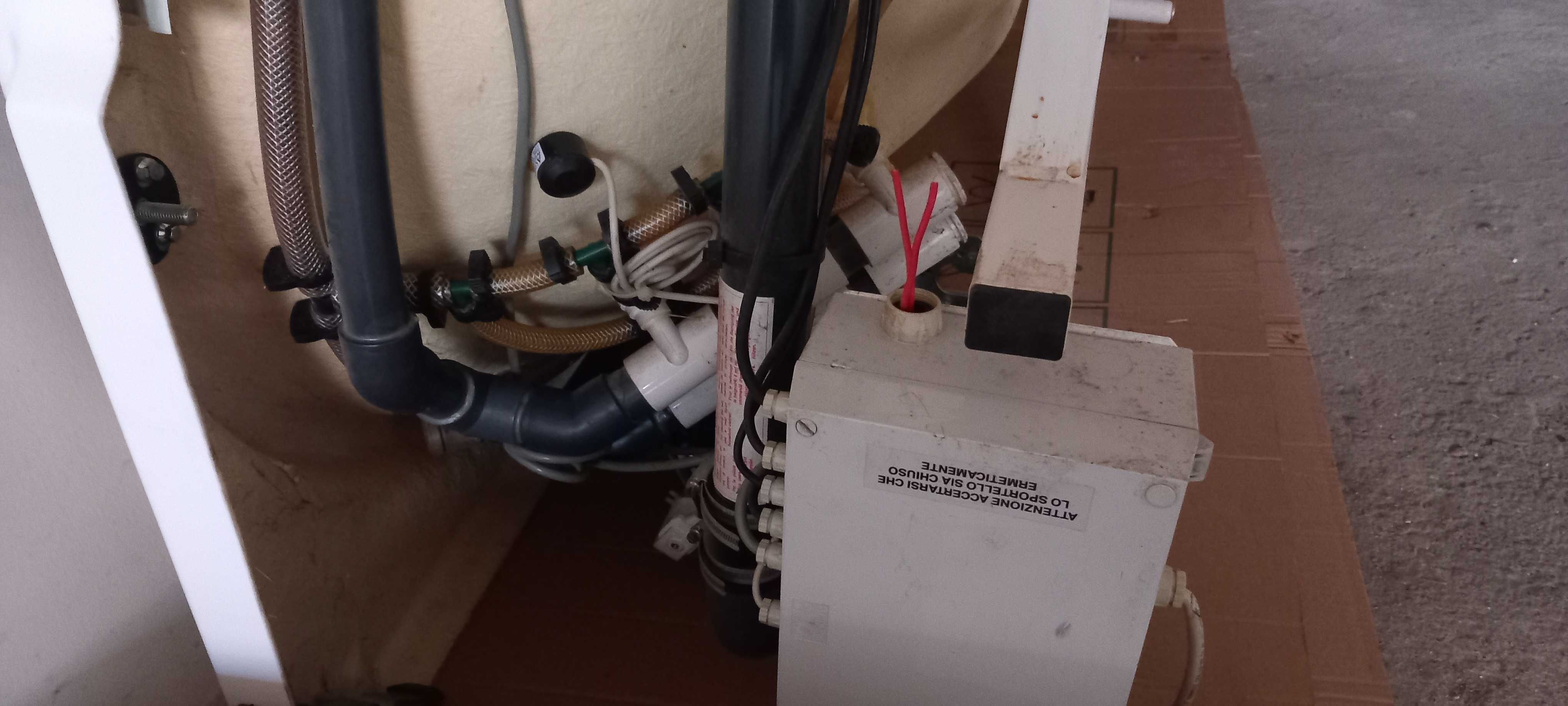 Cada de baie cu hidromasaj pentru colț