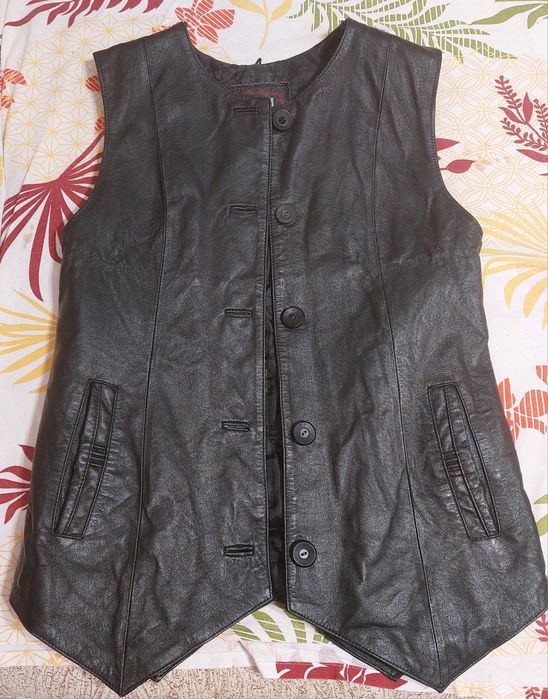 Продам жилетку кожаную в хорошем состоянии