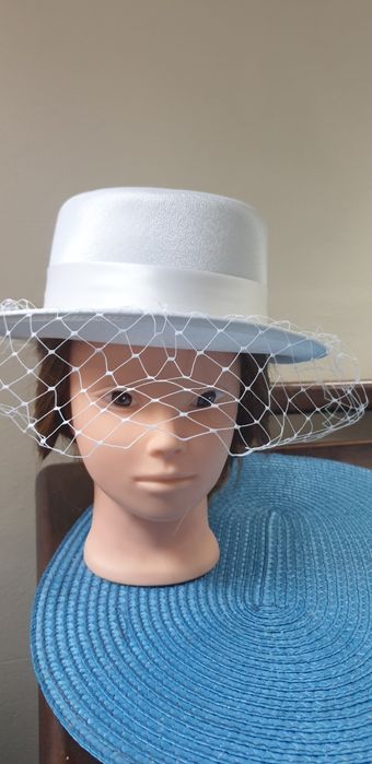 Palarie albă pentru nunți