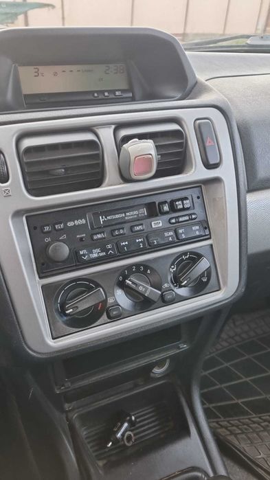 Vând Mitsubishi Pajero Pinin