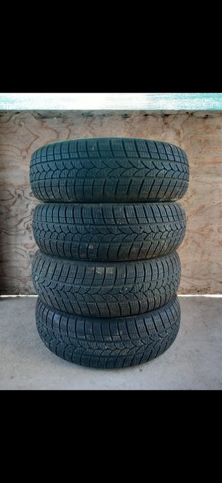 Set 4 Anvelope de Iarna 185/65 R15 92T