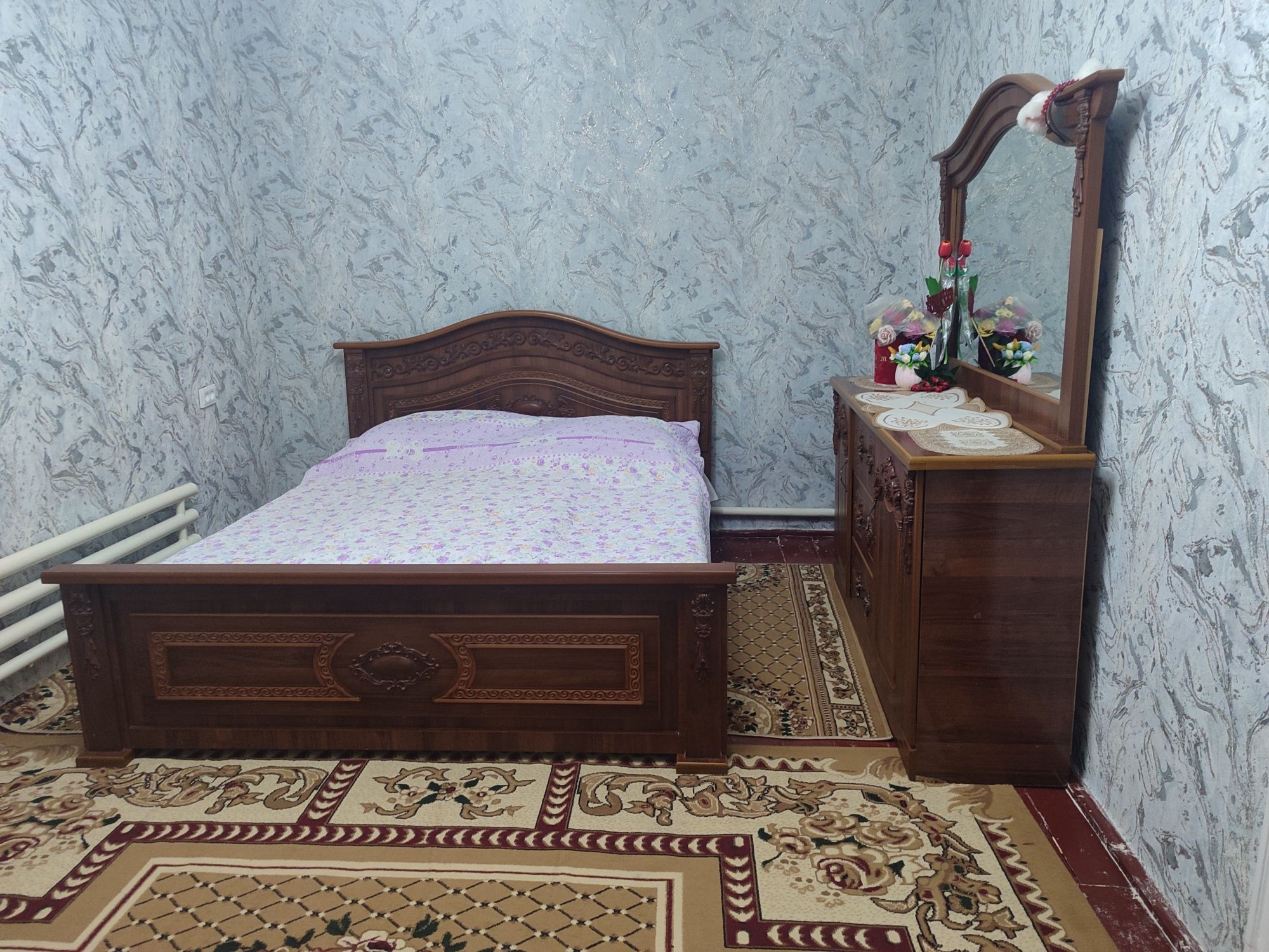 Spalniy mebel, shkafi, trimosi bilan
