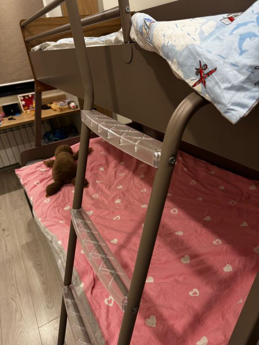 Двухъярусная детская кровать