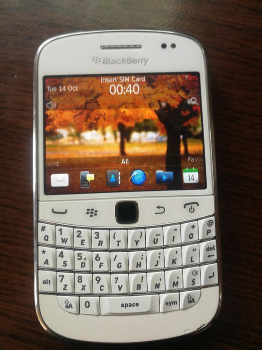 BlackBerry 9900 alb