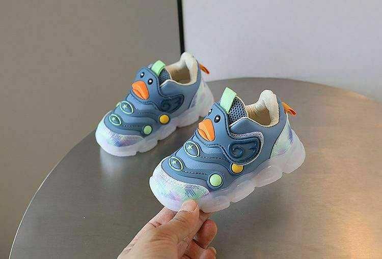 Adidasi usori si comozi pentru copi cu luminițe