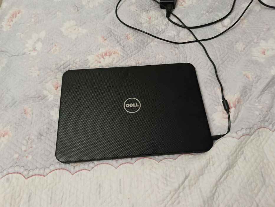 Продам ноутбук работает от зарядки