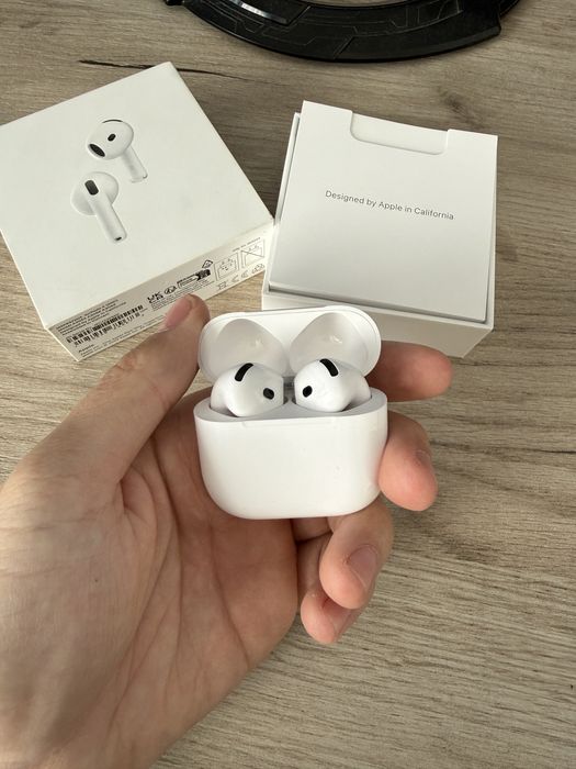 AirPods 4 cu ANC