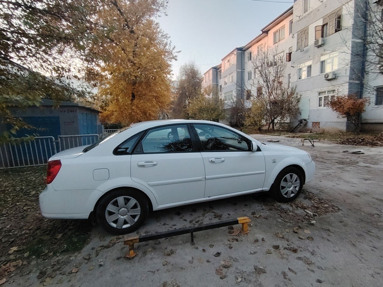 Lacetti 1.6 белая 2013год.есть метан