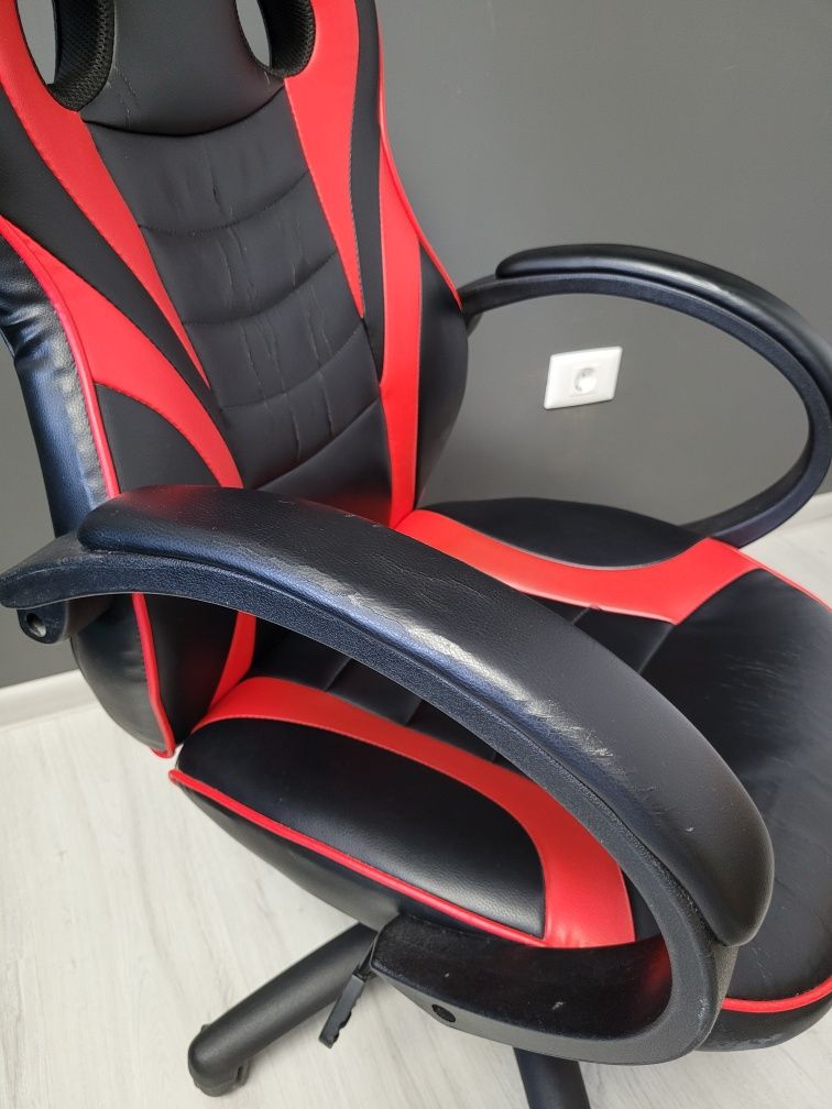 Scaun ergonomic gaming Arka, piele anti transpiratie, perforat