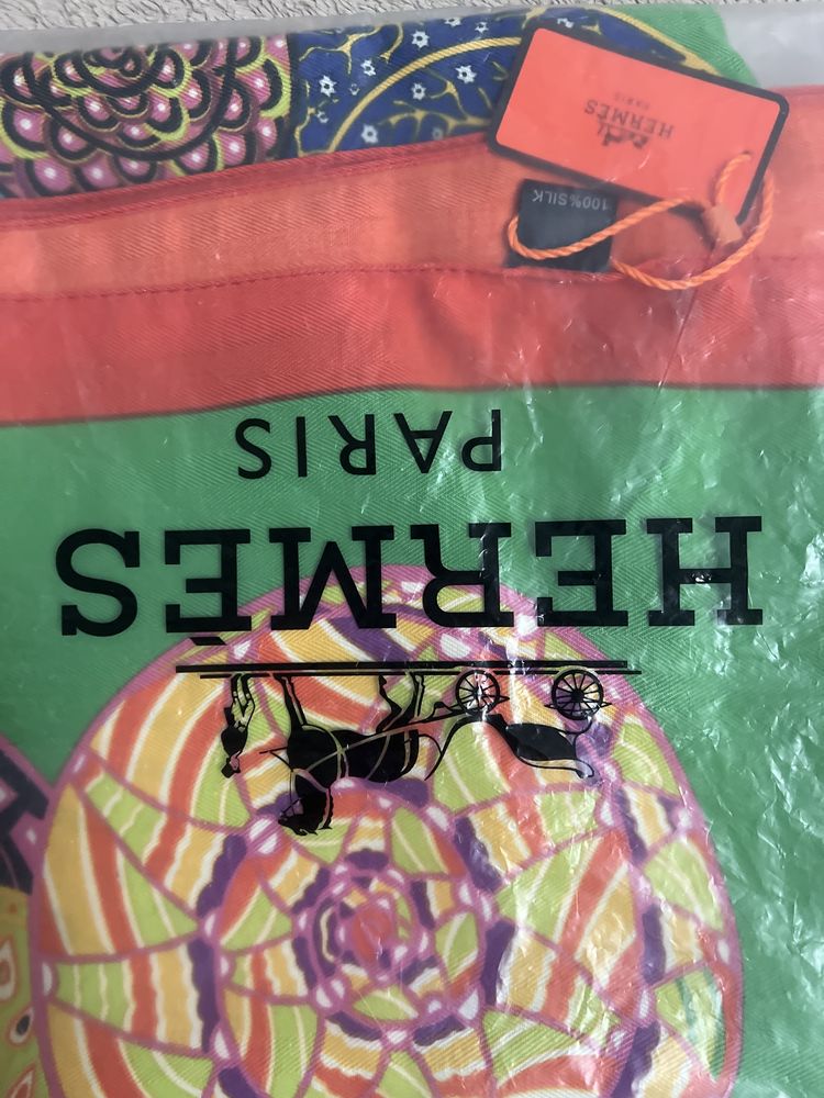 Платок HERMES продам новый