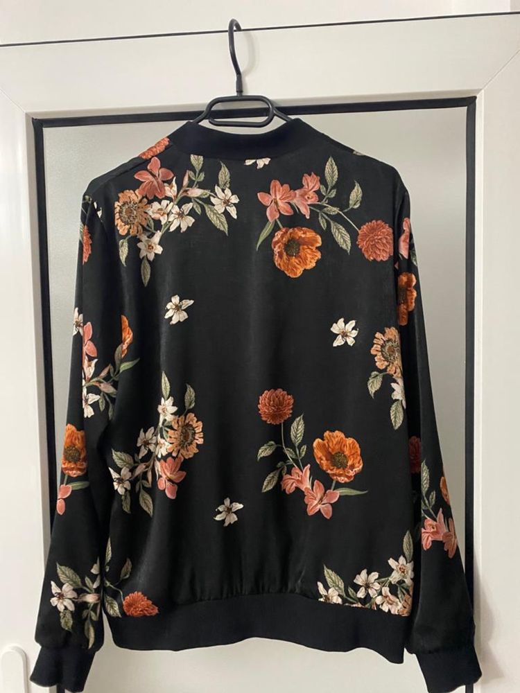 Geaca bomber cu model floral marimea L