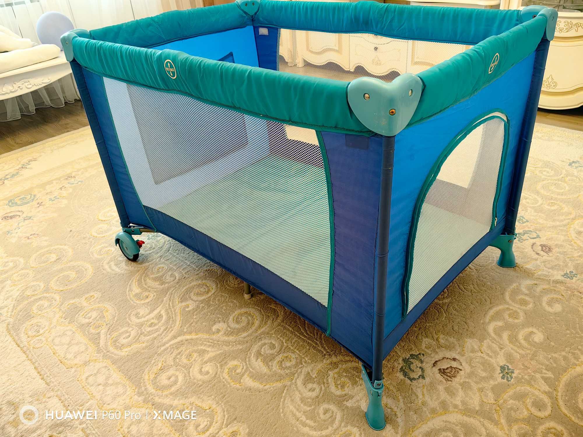 Продам манежку игровую