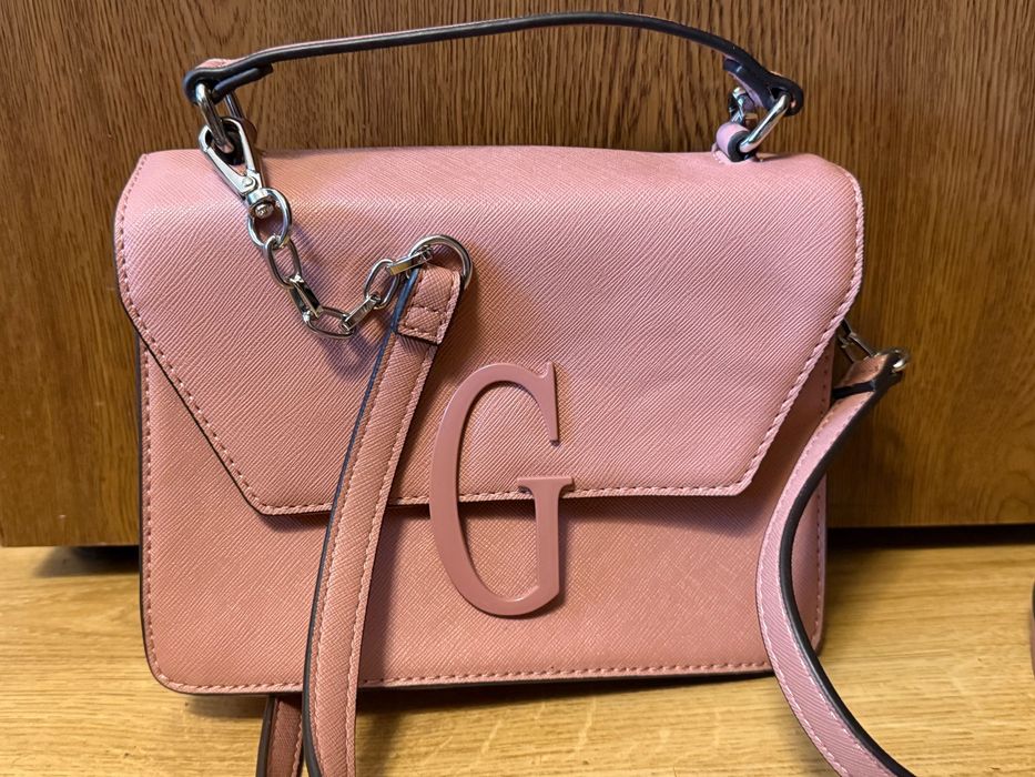 Дамска чанта guess