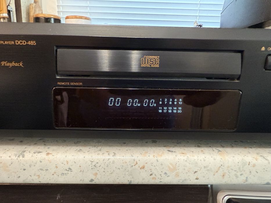 Denon DCD-485 CD player