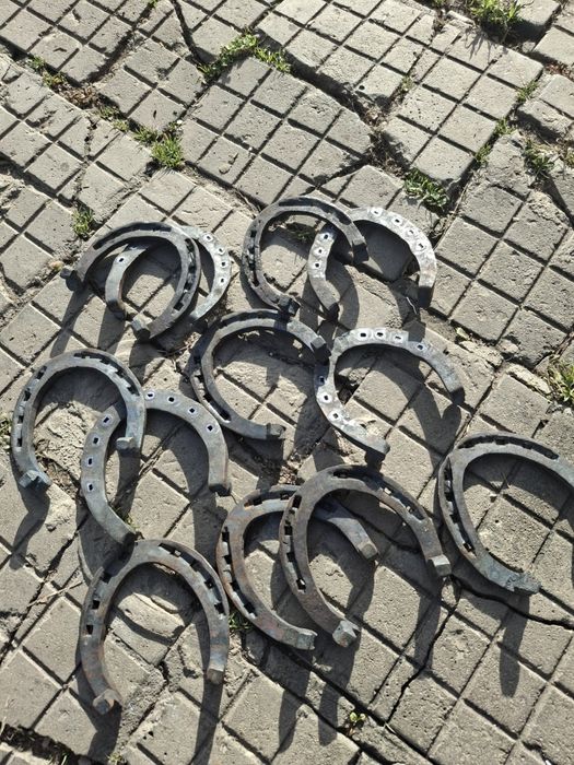 Полкови за коне изработени ръчно