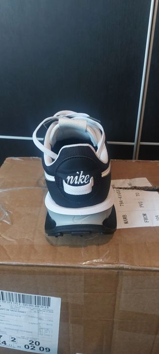 Маратонки Nike 42