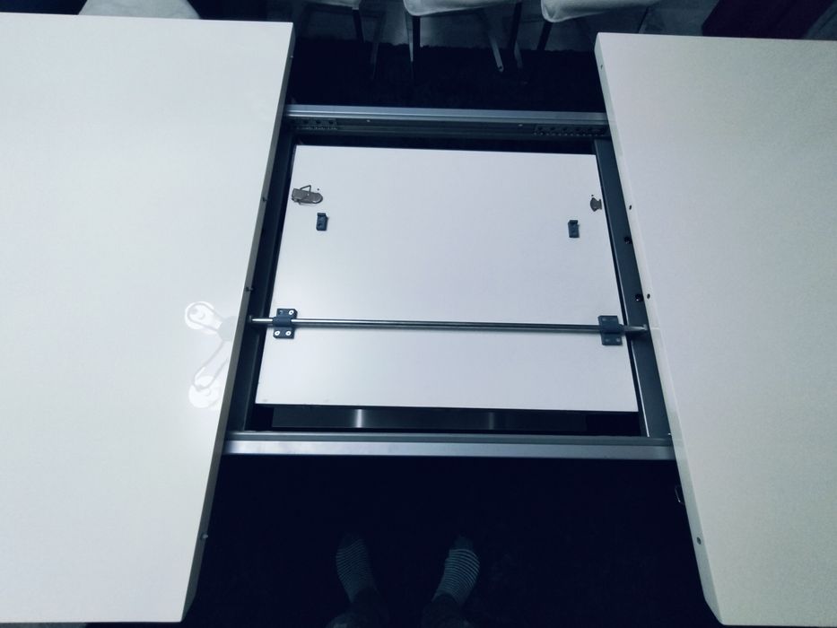 De vânzare masă extensibilă+8 scaune.