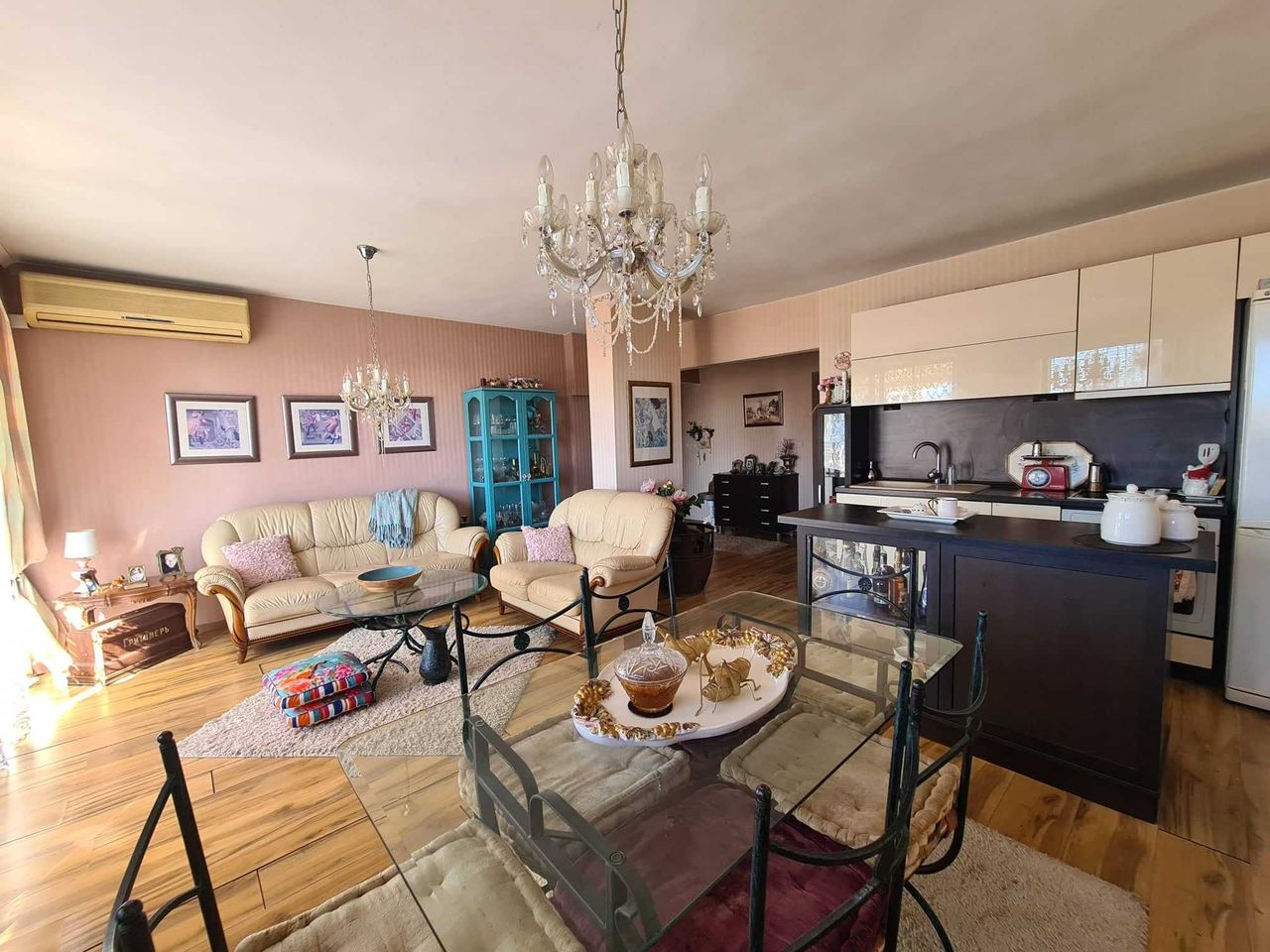 Продава се Тристаен апартамент в Хасково, Дружба 1 - 91 кв.м за 1154 €/кв.м - Снимка #1