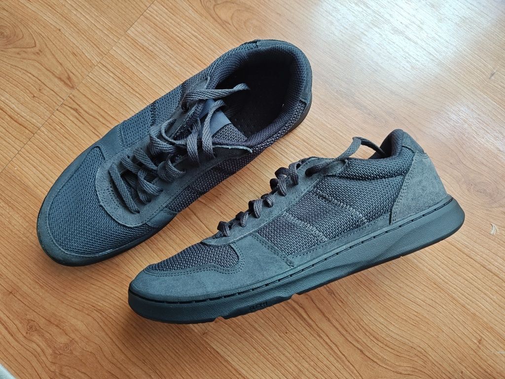 Adidași Pantofi Sport Decatlon IU 44