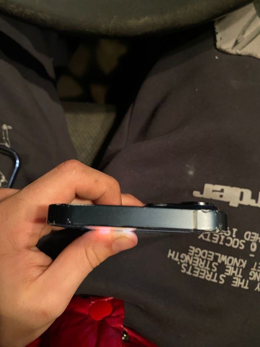 Vând iphone 14 simplu