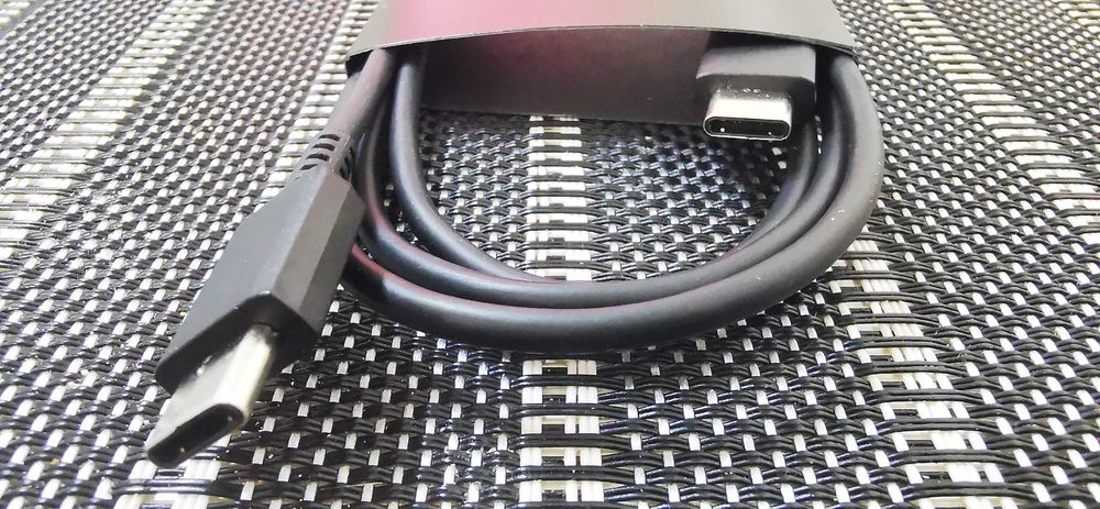 Cablu incarcare original Samsung S24/S25 Ultra din cutia telefonului.