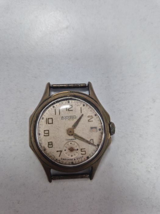 Продам часы Васток в рабочем состоянии. Ракета на запчасти