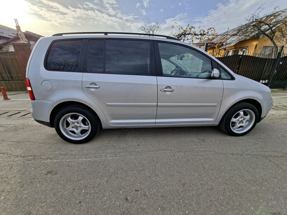 Vând vw touran 2.0 tdi