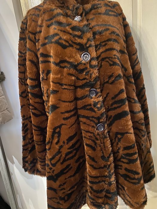 Haină scurtă de blană animal print
