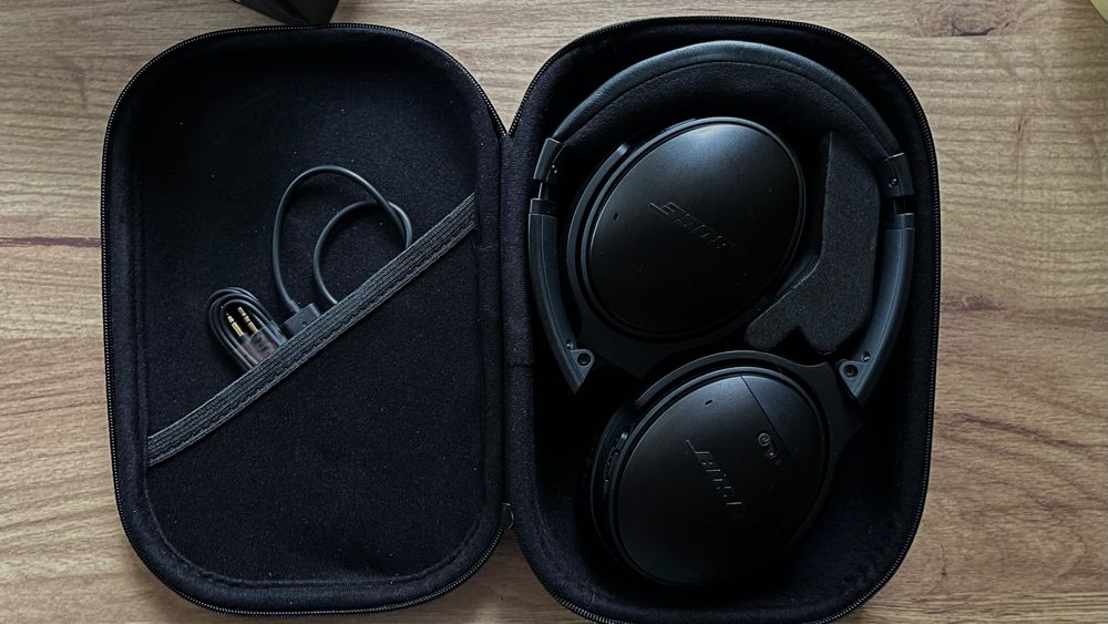 Продавам безжични слушалки Bose QC35 II в перфектно състояние.