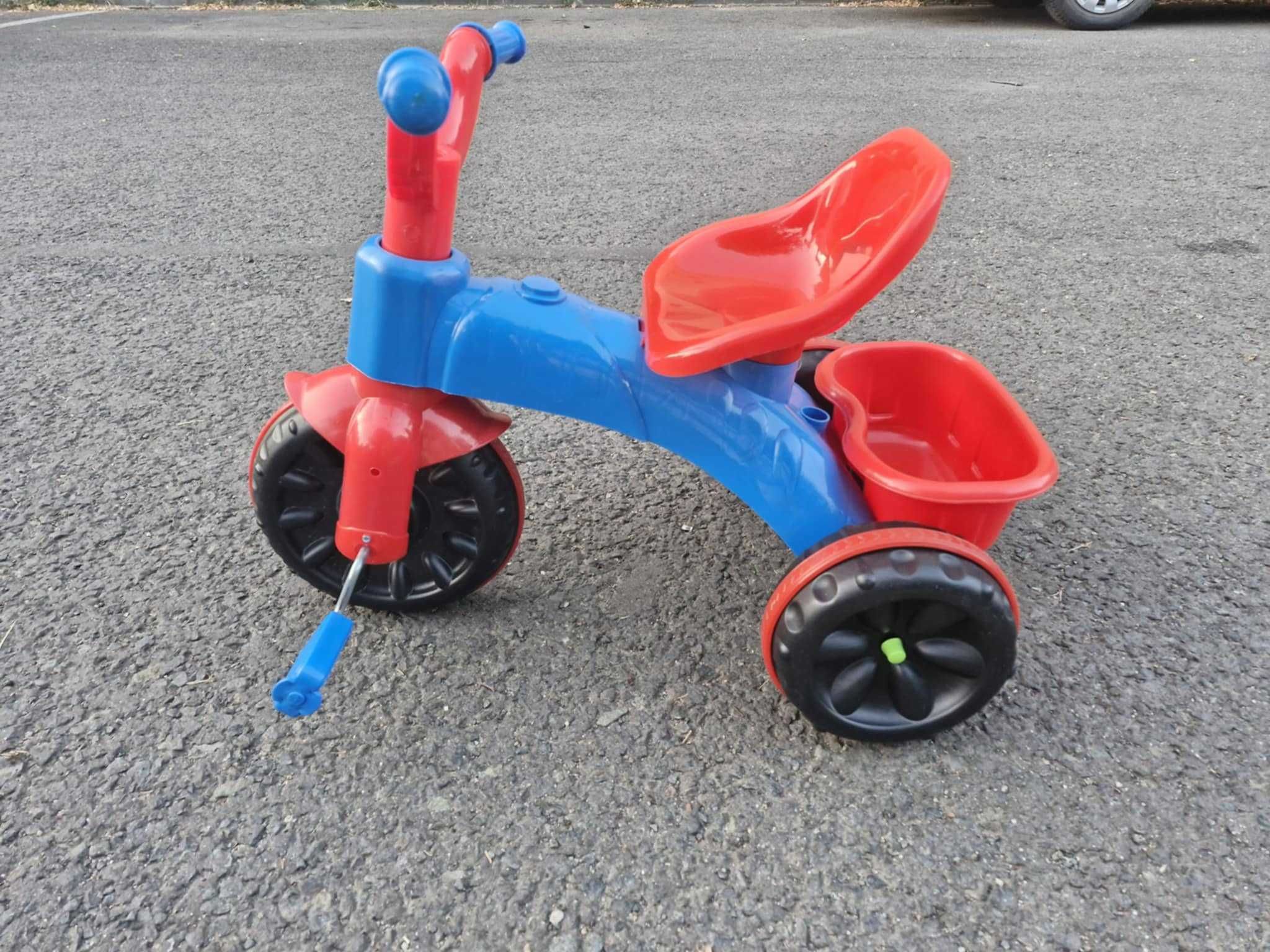 Tricicleta cu pedale pentru copii