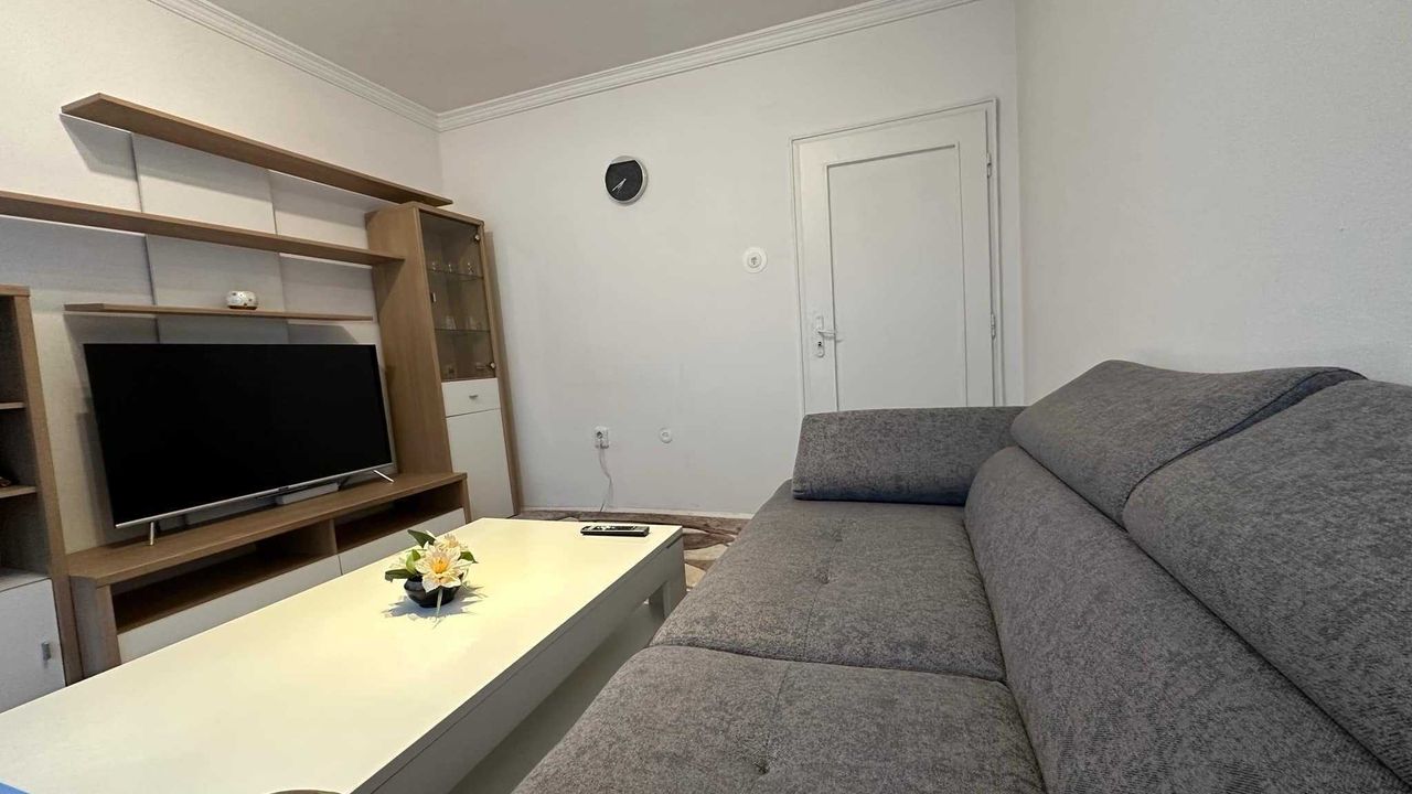 Дава се под наем Двустаен апартамент в Пловдив, Център - 65 кв.м за 375 € - Снимка #5