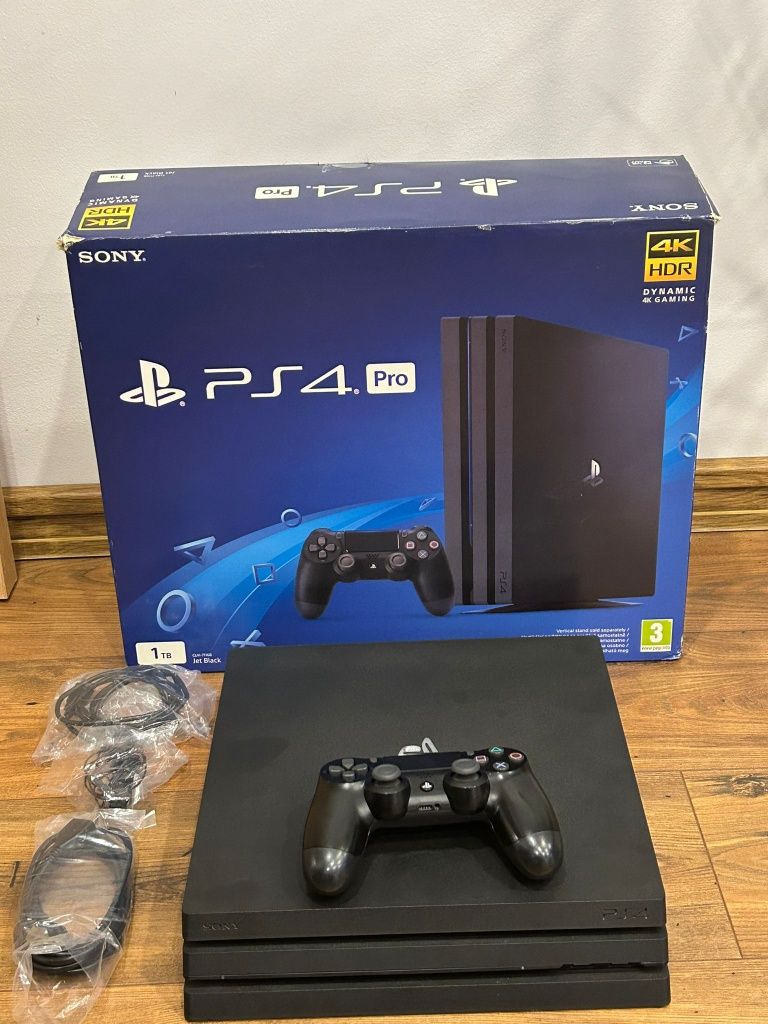 VAND PS 4 PRO de 1 TB cu 1 controller și 2 jocuri in stare foarte bună