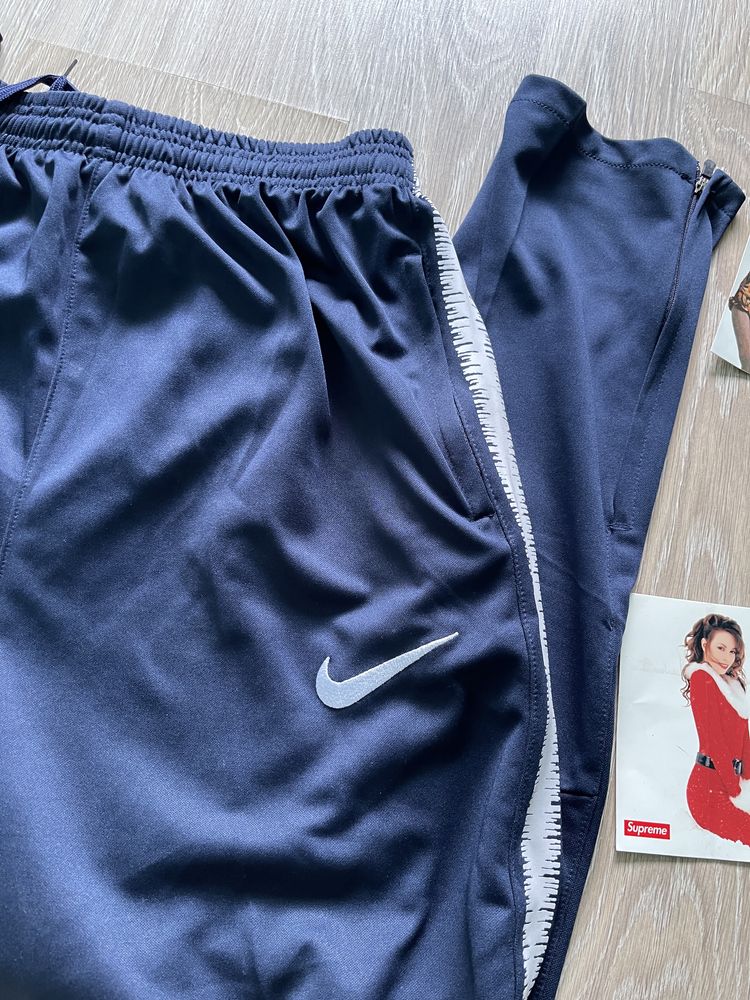 Pantaloni Nike France