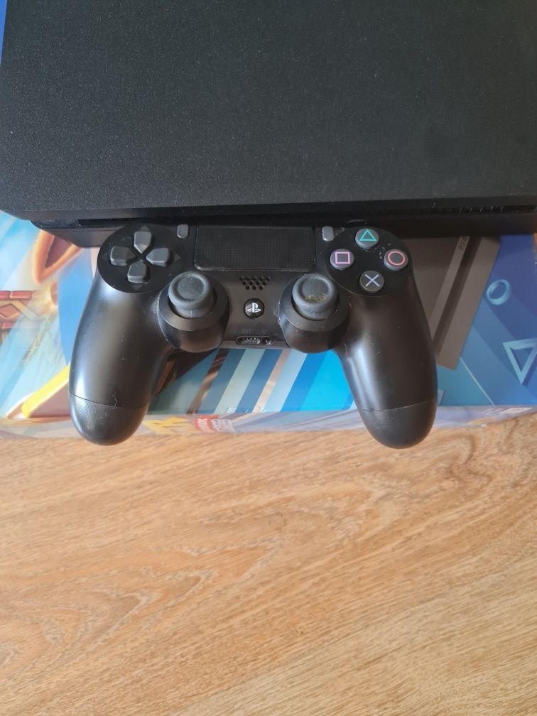Плейстейшън PS4 1TB