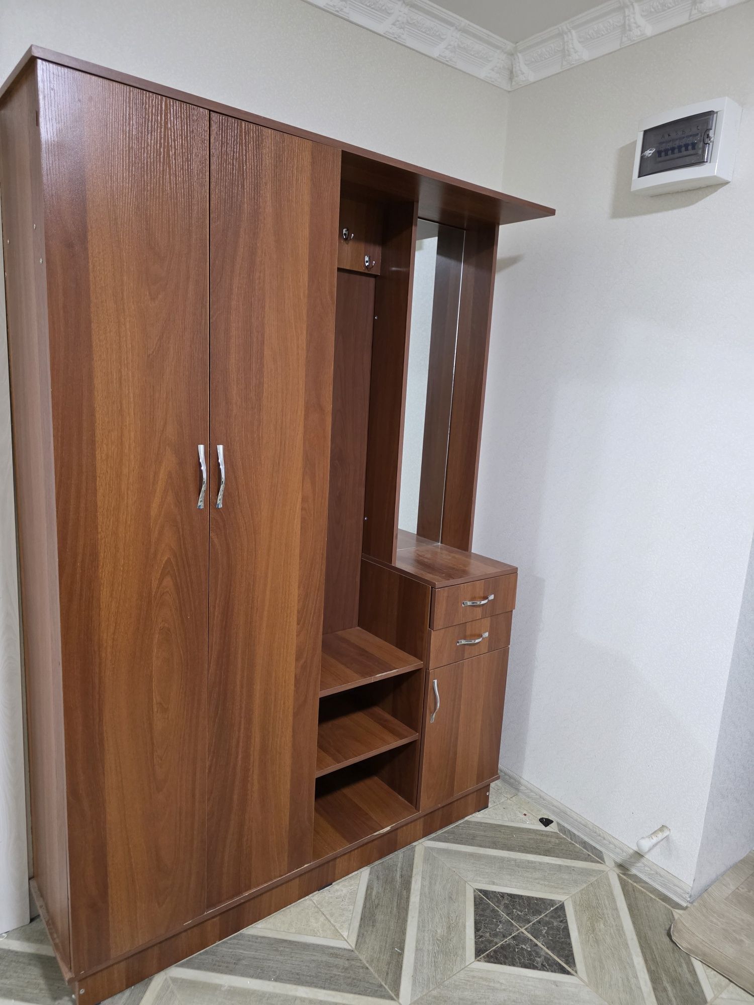 Продам Шкаф прихожка