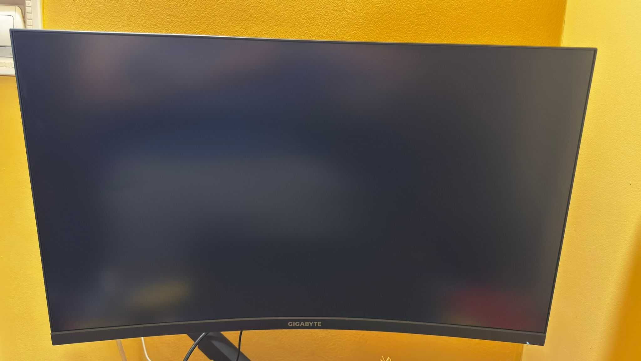 Pachet Monitor Gigabyte G32QC + Suport Serioux – QHD 165 Hz