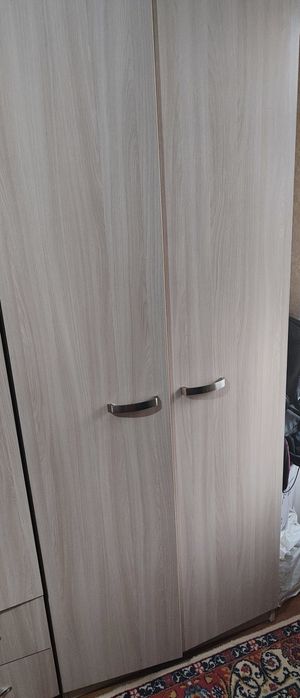 Продам б/у в отличном состоянии шкаф для одежды