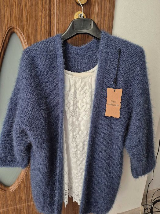 Cardigan albastru din material fin