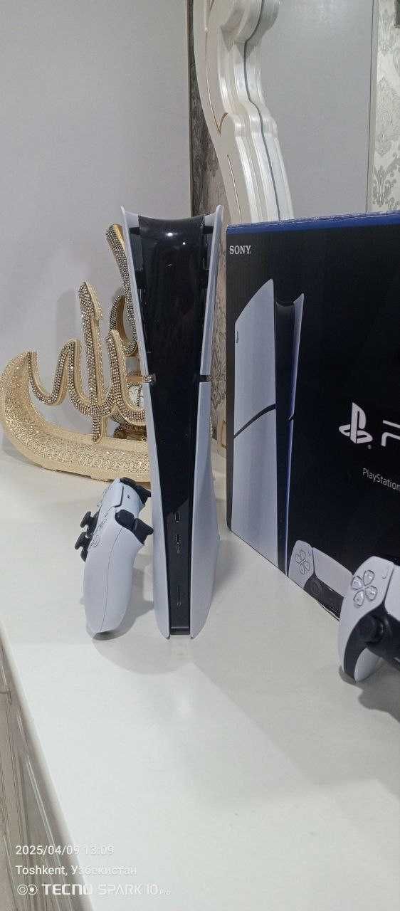 Playstation 5 Slim в идеальный состояние 2 джойстик