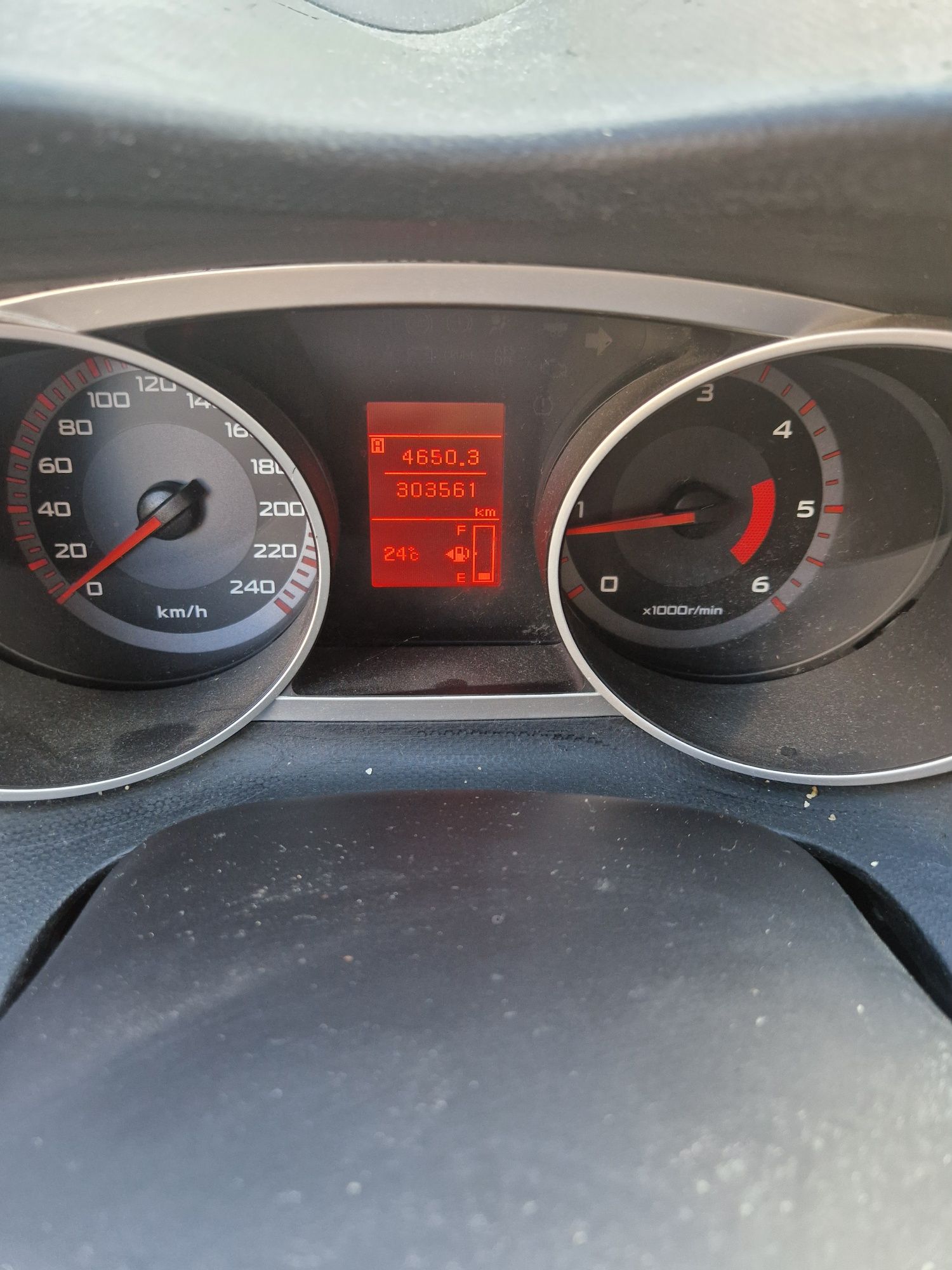 Peugeot 4007 (7 locuri)